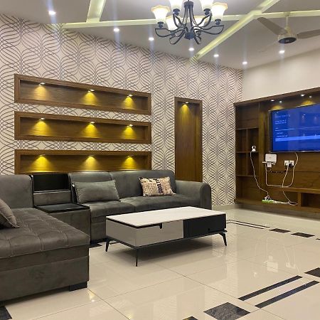 Luxury Guest House In Bahria Town Rawalpindi Luaran gambar