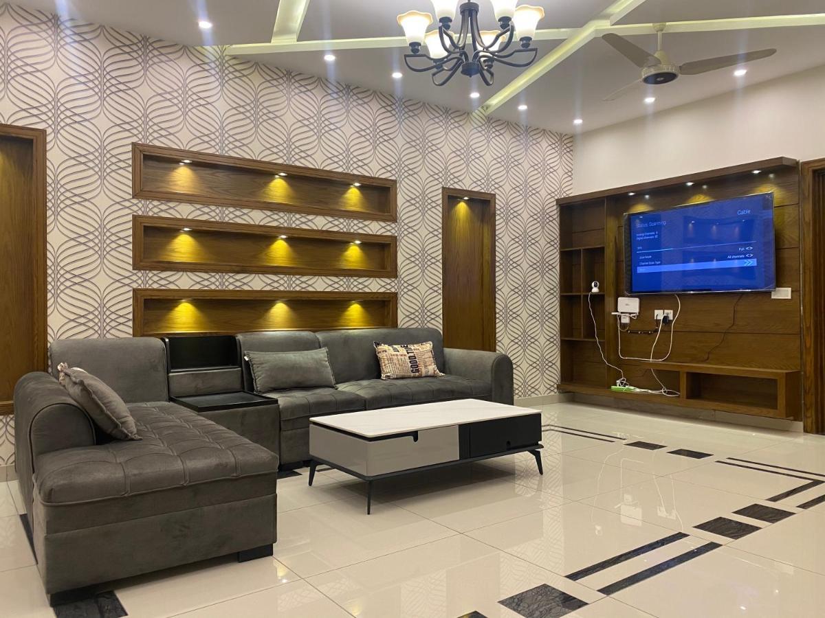 Luxury Guest House In Bahria Town Rawalpindi Luaran gambar