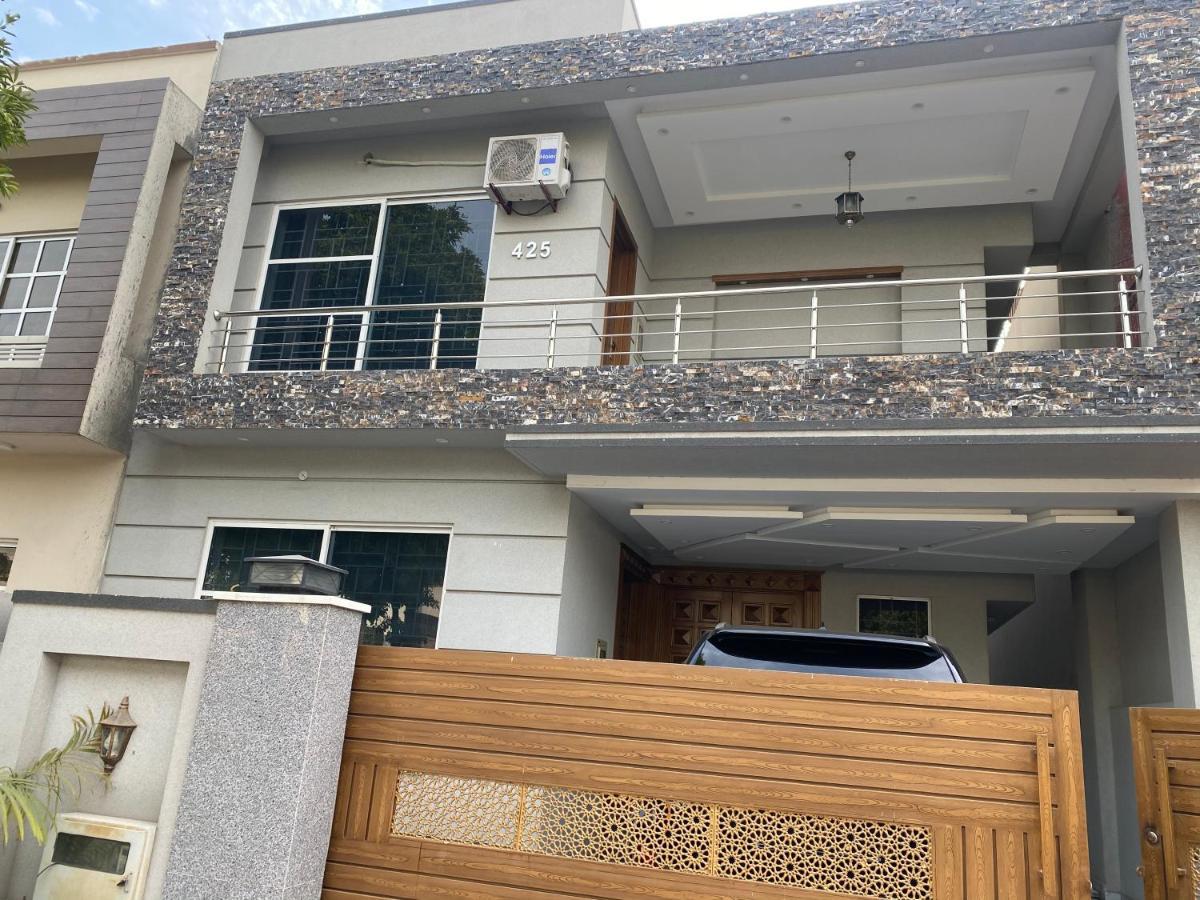 Luxury Guest House In Bahria Town Rawalpindi Luaran gambar