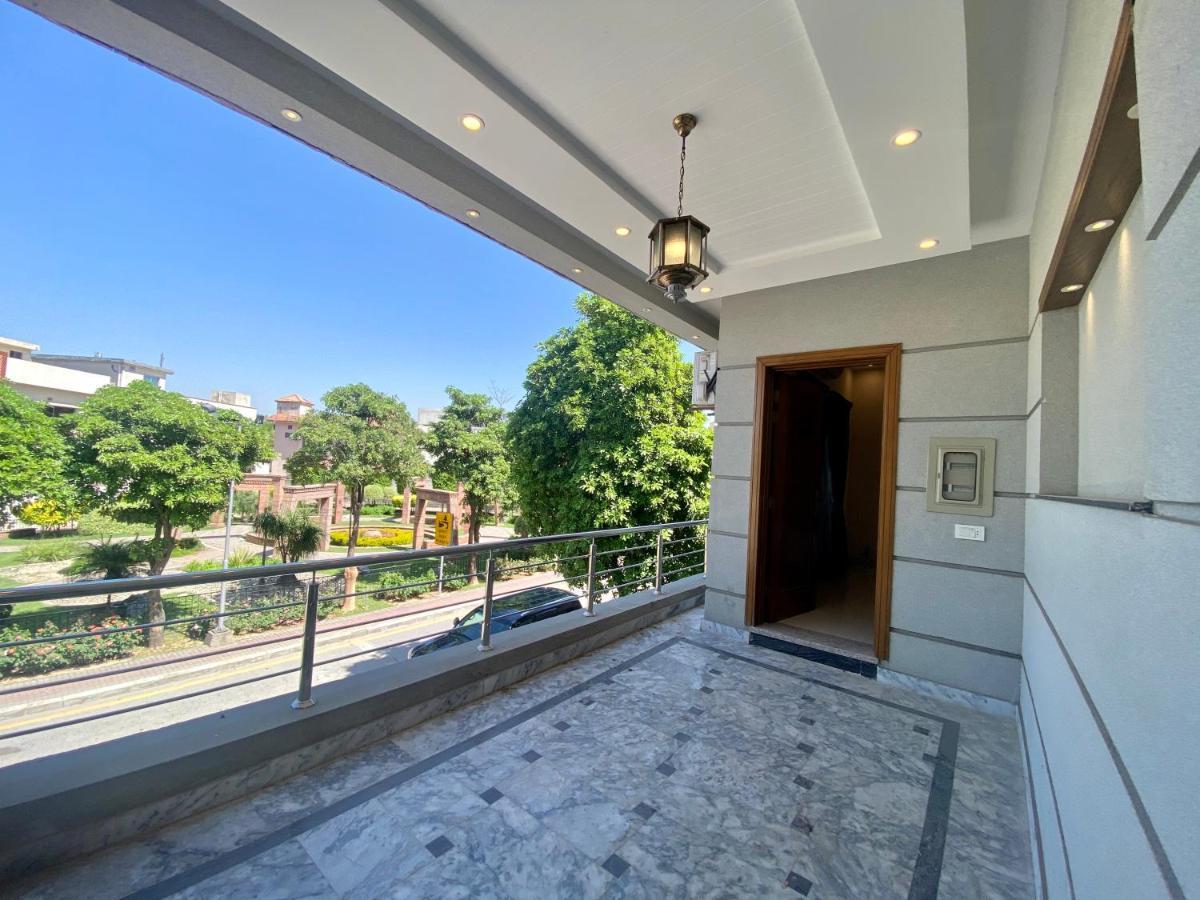 Luxury Guest House In Bahria Town Rawalpindi Luaran gambar